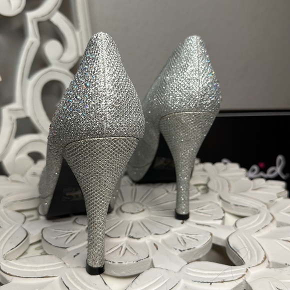 Round Toe Glitter Mesh Rhinestone Studded Low Platform Pump Heels NEW WITH BOX! - Picture 4 of 10